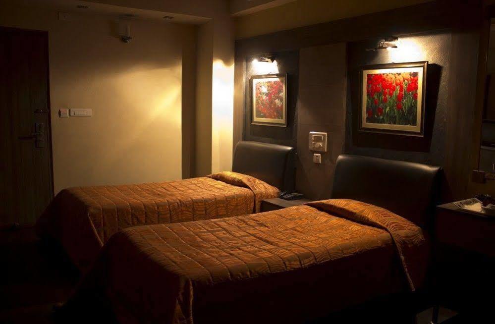 Hotel Majestic Shillong Bagian luar foto