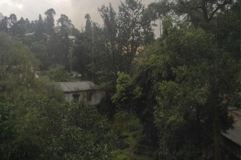 Hotel Majestic Shillong Bagian luar foto