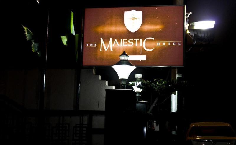 Hotel Majestic Shillong Bagian luar foto
