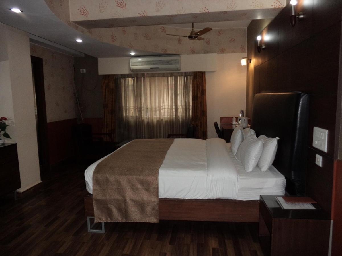 Hotel Majestic Shillong Bagian luar foto