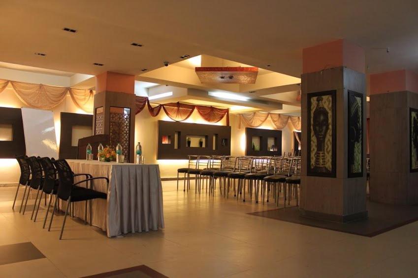 Hotel Majestic Shillong Bagian luar foto